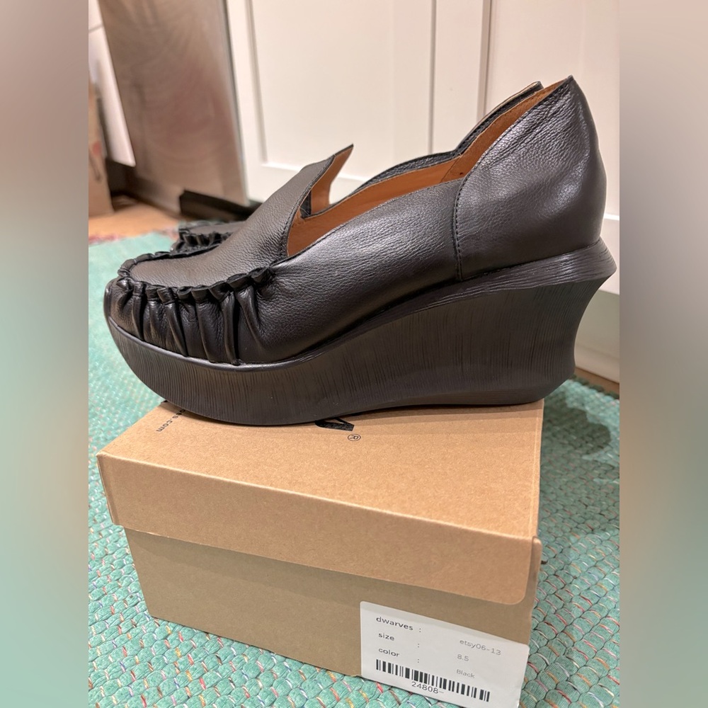 Retro looking 8.5 black leather platform slip ons